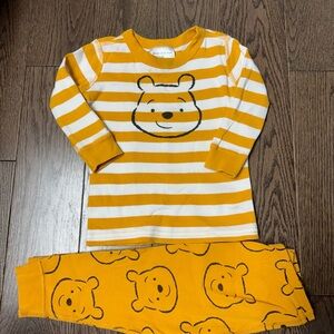 Hanna Andersson Winnie the Pooh bear Pajamas set size 18/24M